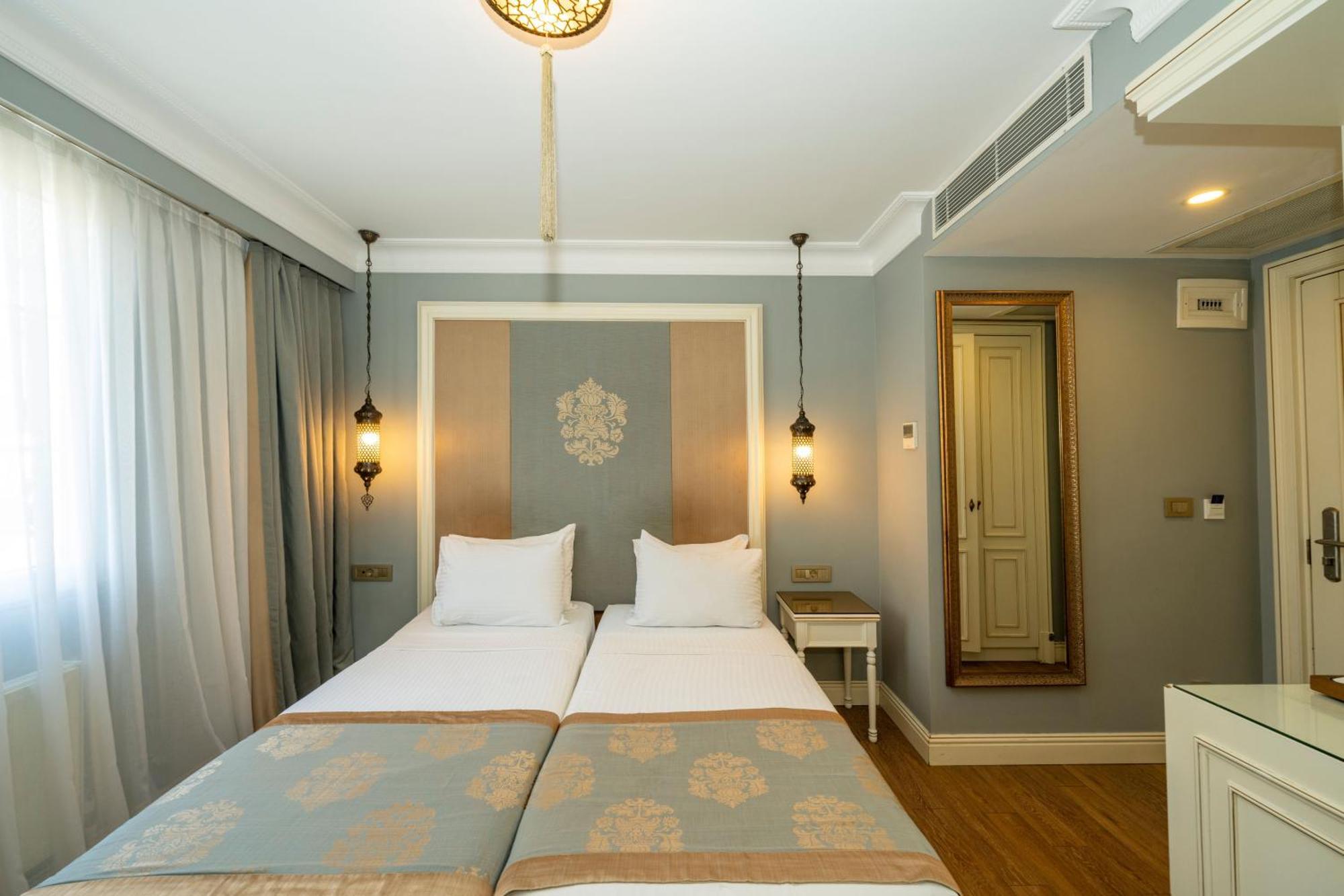 Raymond Blue Hotel 3*
