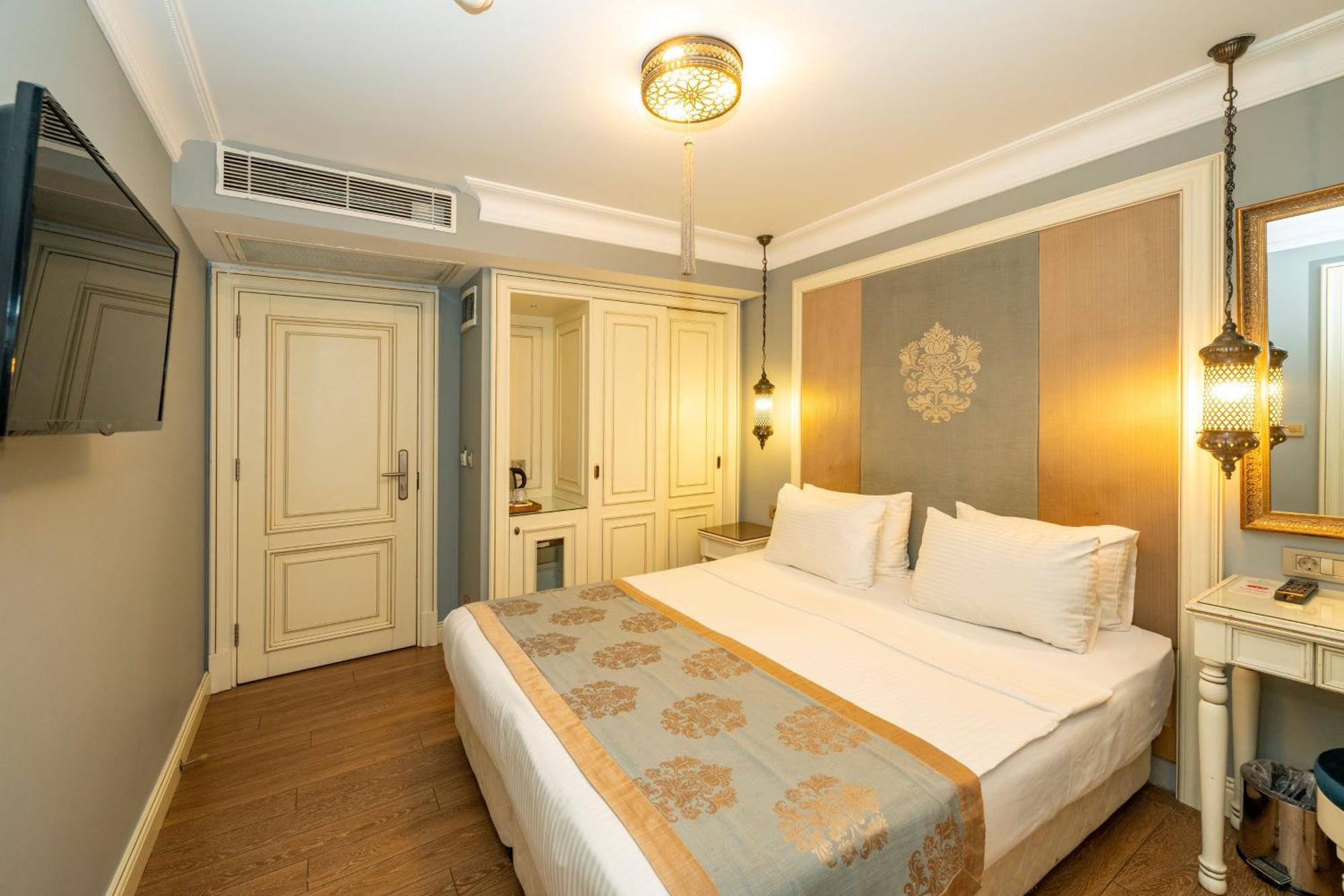 Hotel Raymond Blue 3*