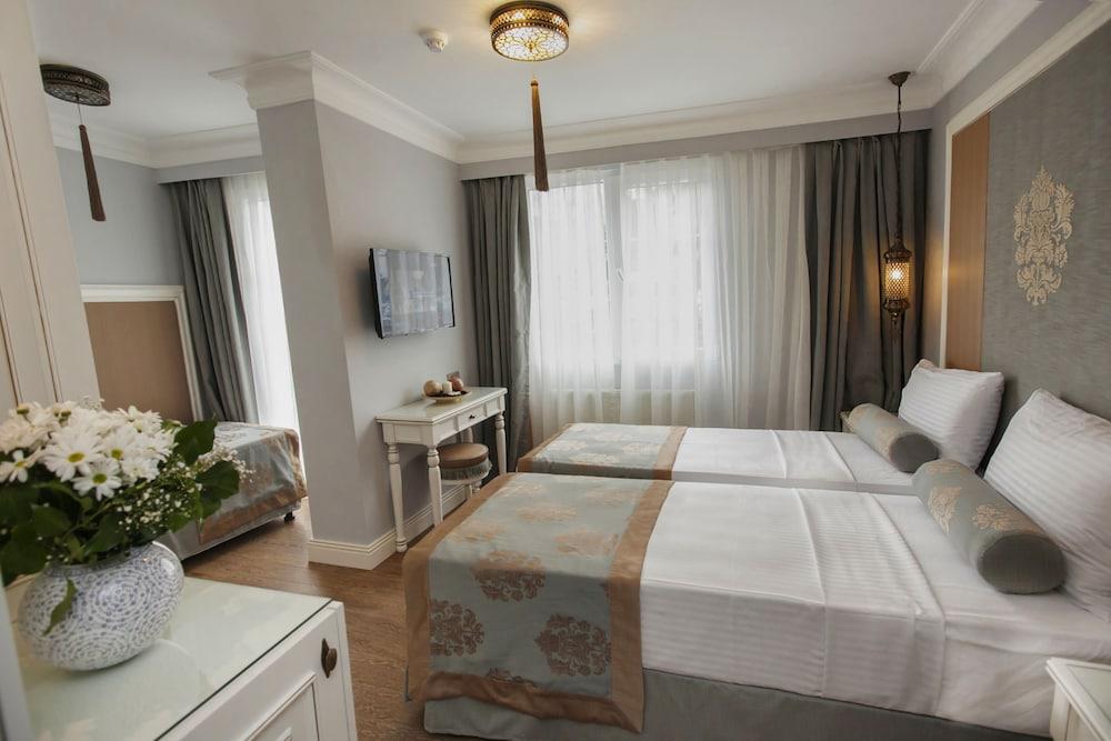 Raymond Blue Hotel